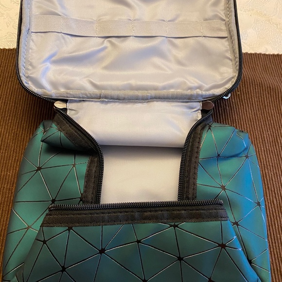 Makeup/travel bag - Picture 3 of 6